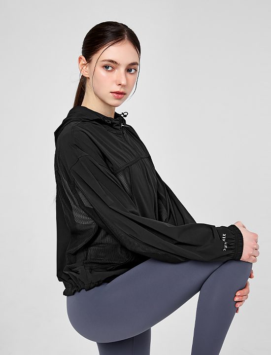 Áo Airy Mesh Hooded Crop Windbreaker_Black - XFK2JL1002