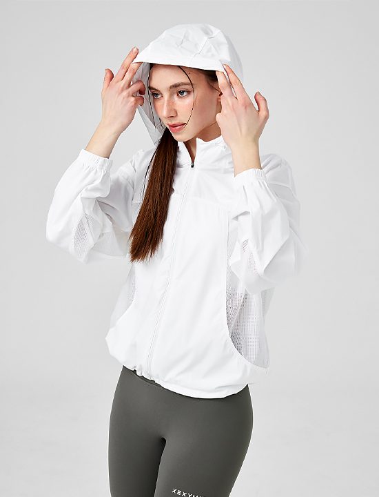 Áo Airy Mesh Hooded Crop Windbreaker_Ivory - XFK2JL1002