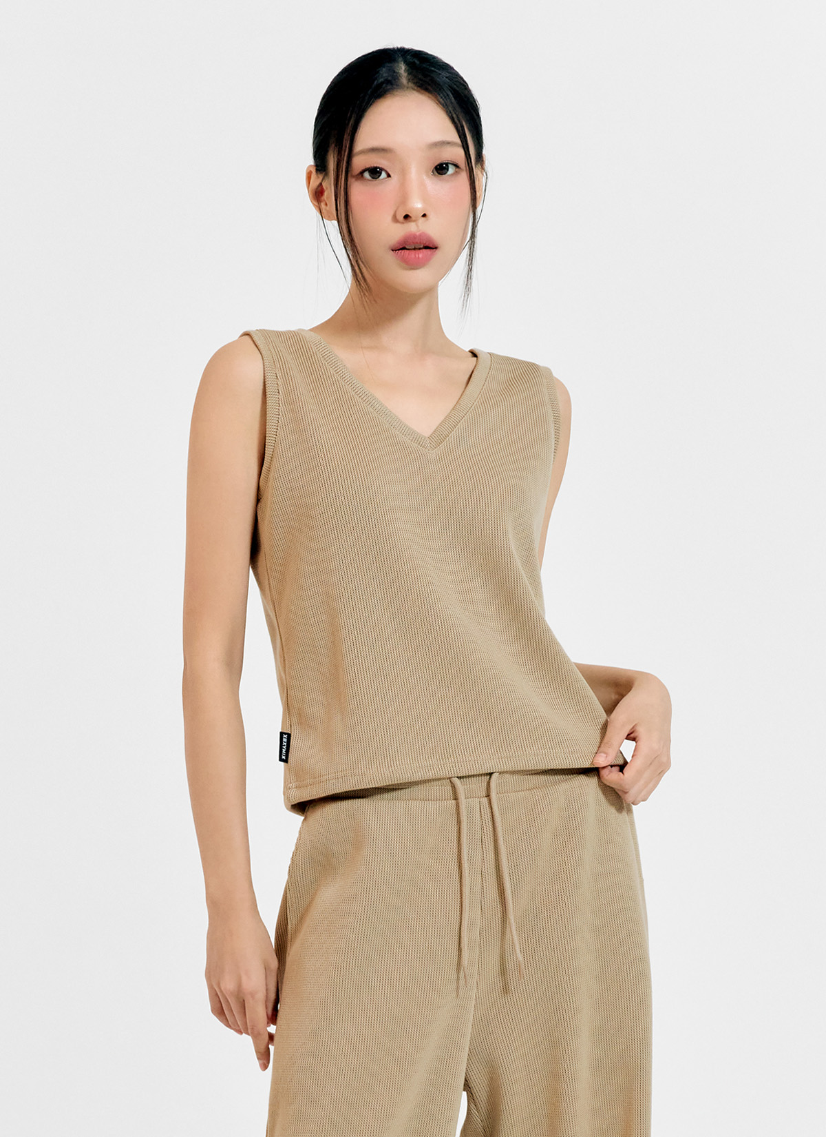 Áo sát nách Cozy V-neck Sleeveless - XFK3TE1104 - Ảnh 3