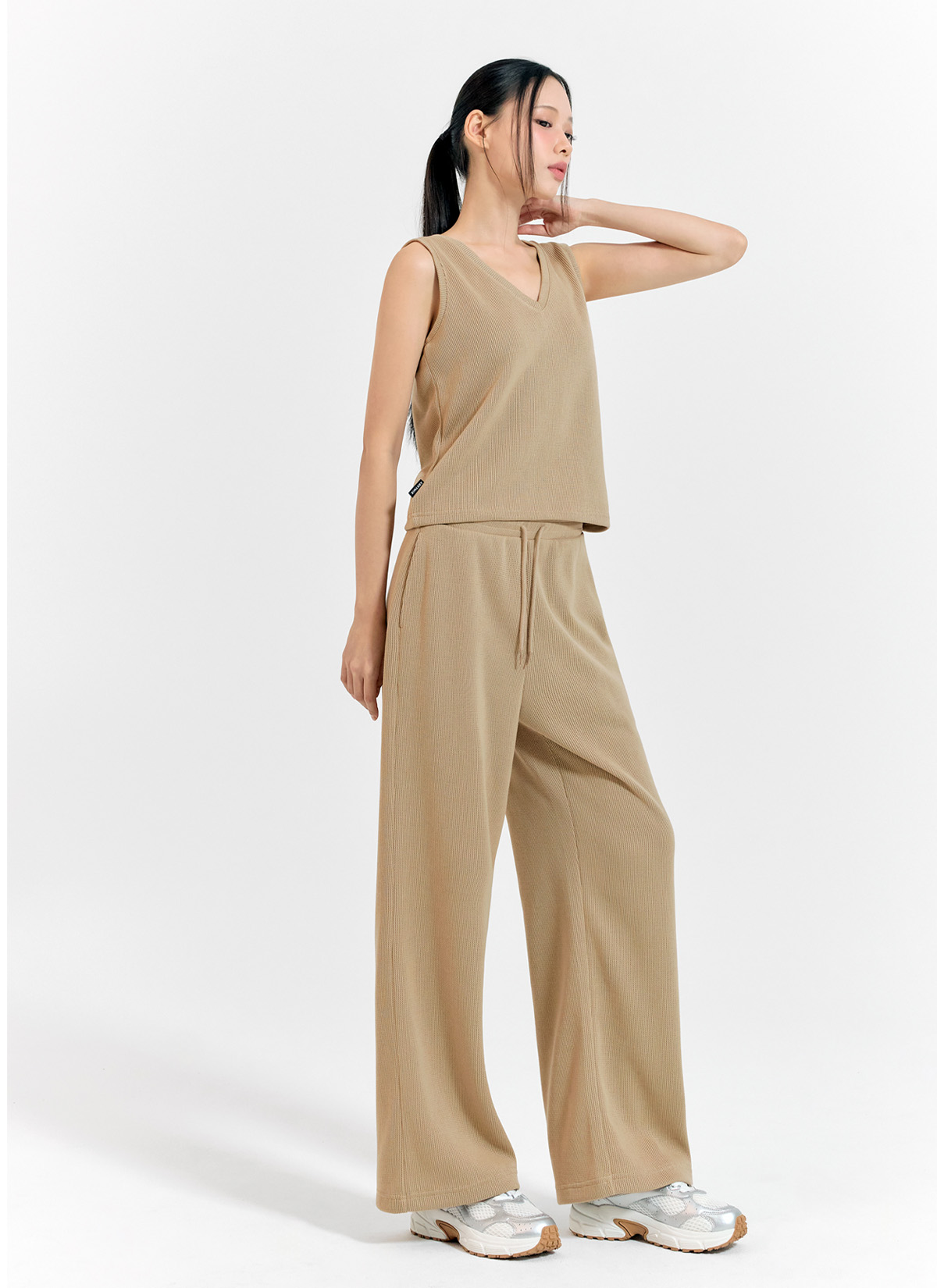 Áo sát nách Cozy V-neck Sleeveless - XFK3TE1104 - Ảnh 6