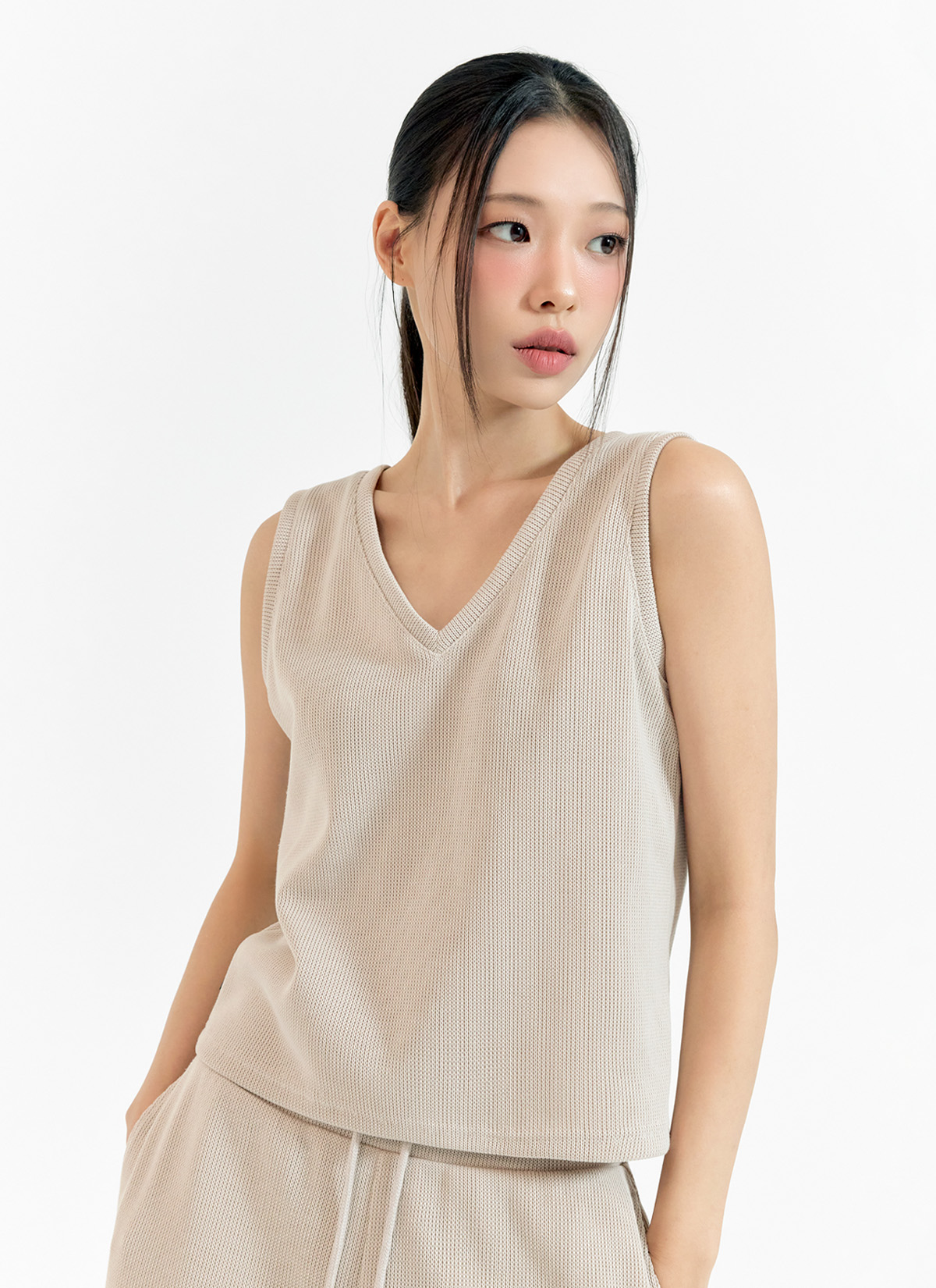 Áo sát nách Cozy V-neck Sleeveless - XFK3TE1104 - Ảnh 18