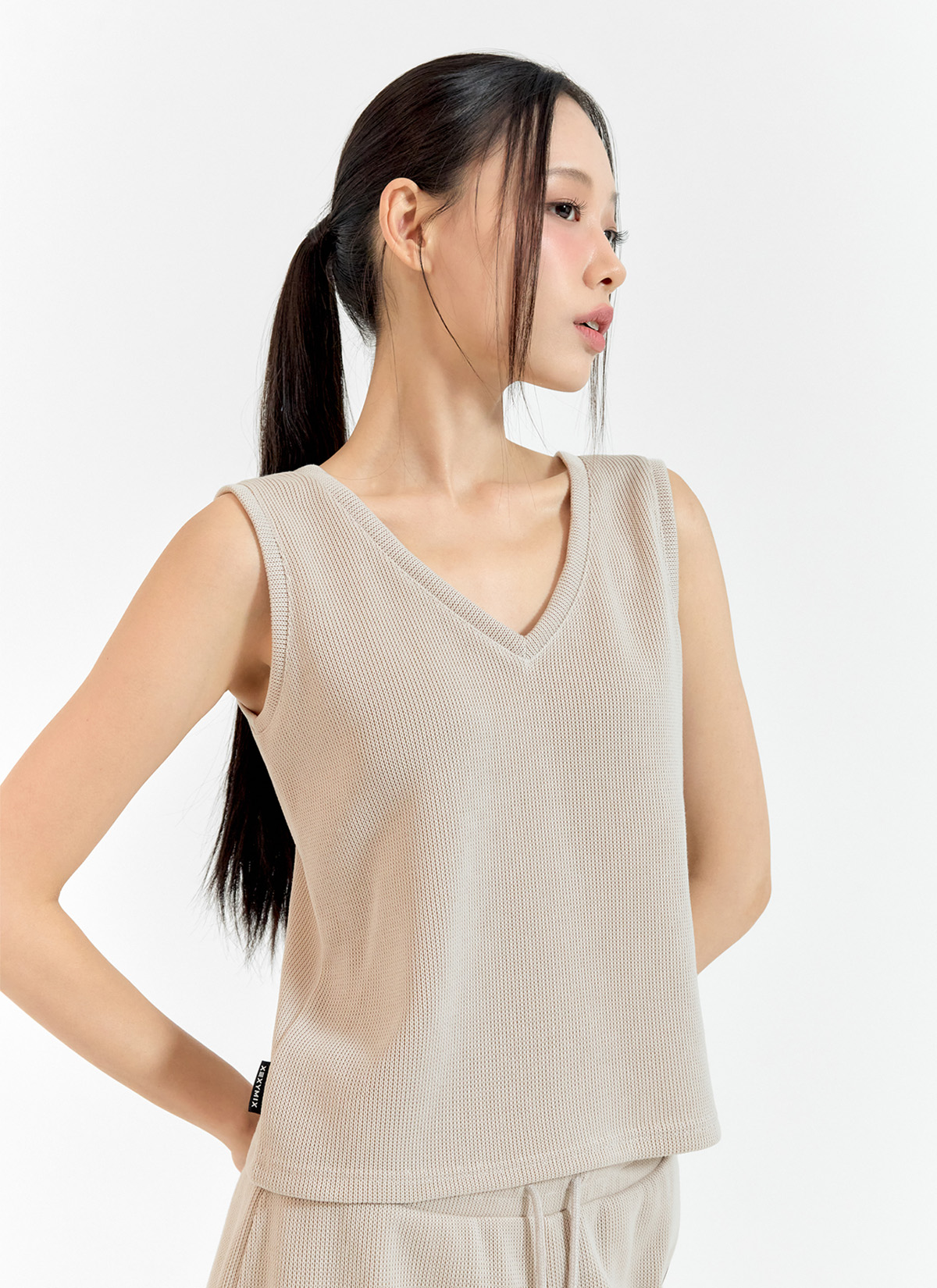 Áo sát nách Cozy V-neck Sleeveless - XFK3TE1104 - Ảnh 19