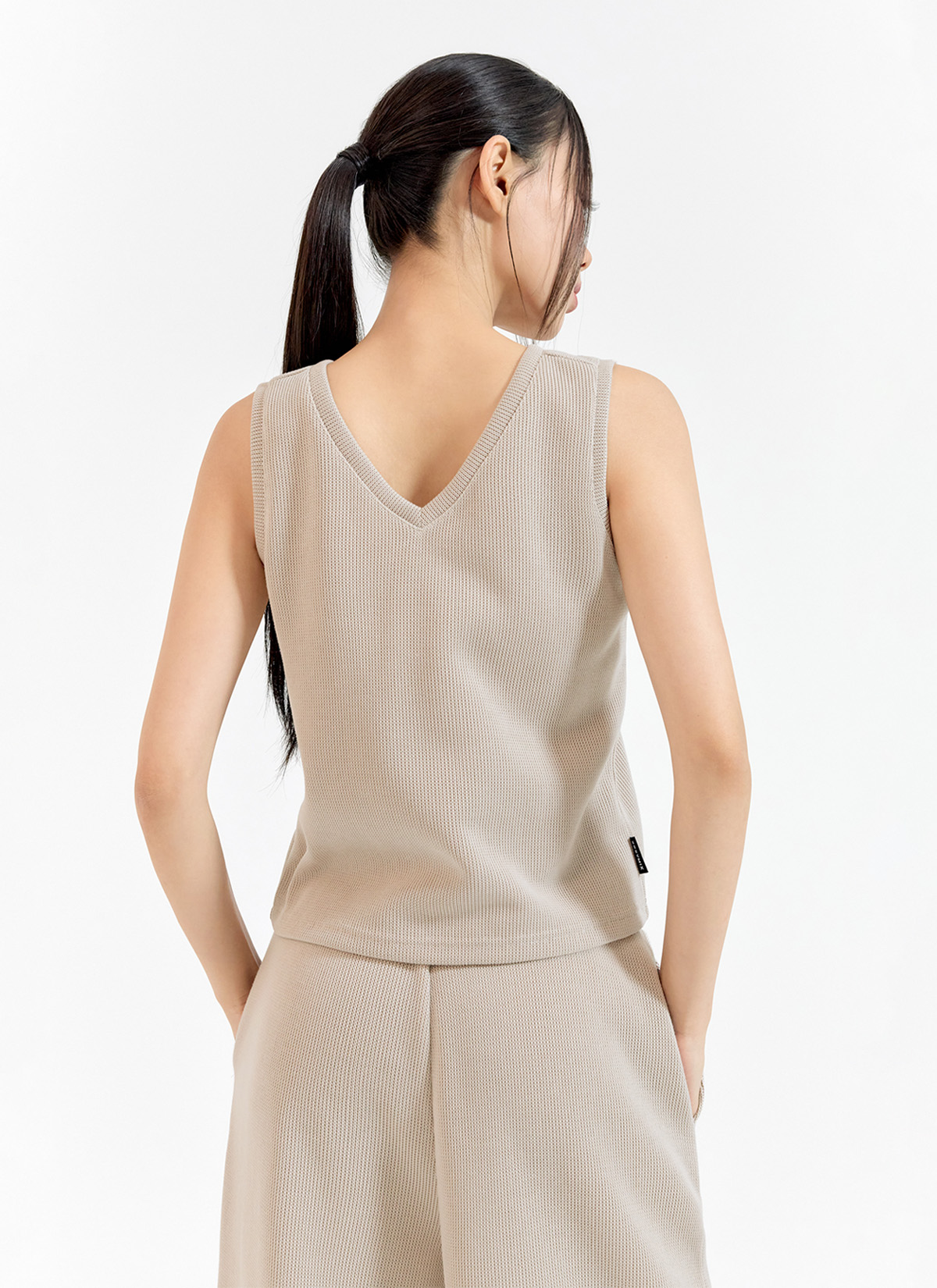 Áo sát nách Cozy V-neck Sleeveless - XFK3TE1104 - Ảnh 21