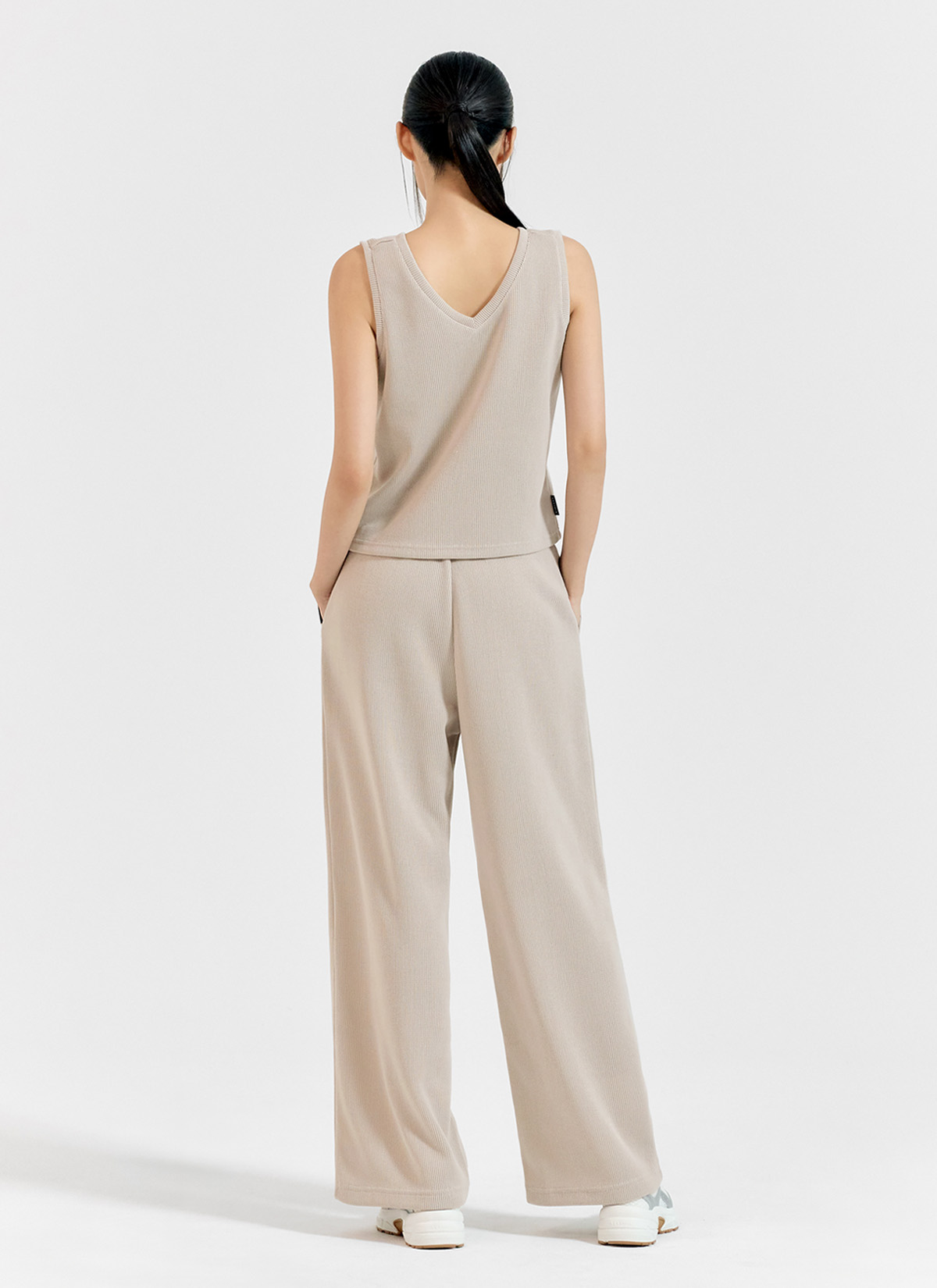 Áo sát nách Cozy V-neck Sleeveless - XFK3TE1104 - Ảnh 23