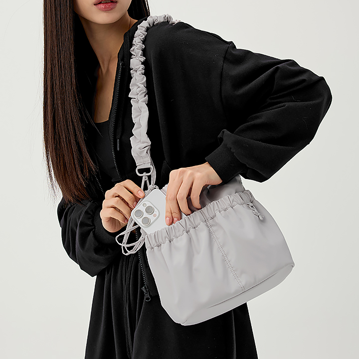 Túi Shirring Strap Bucket - XUL5AB1603